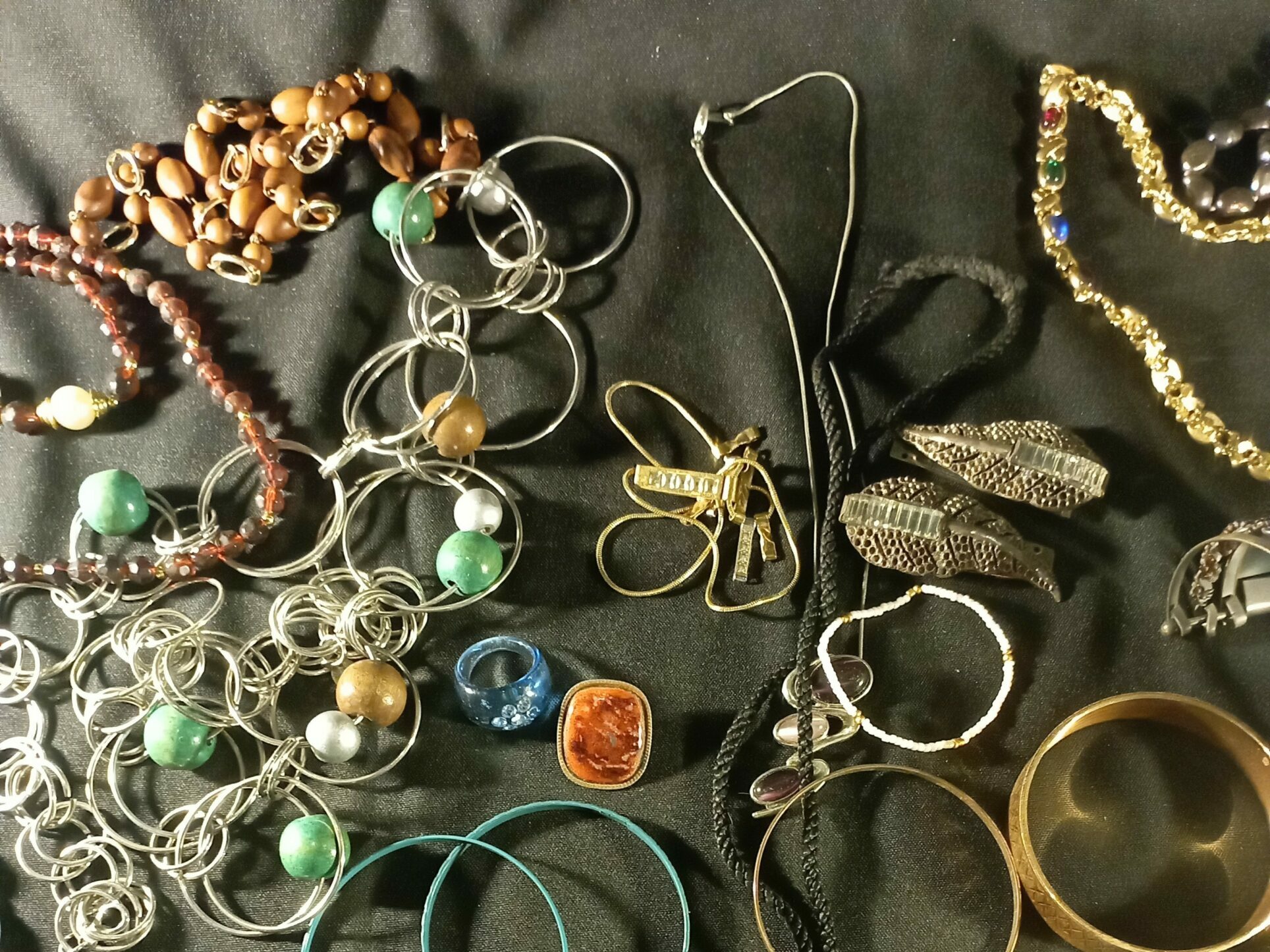 Pourquoi faire appel à un professionnel pour estimer vos bijoux lors d’un débarras ?